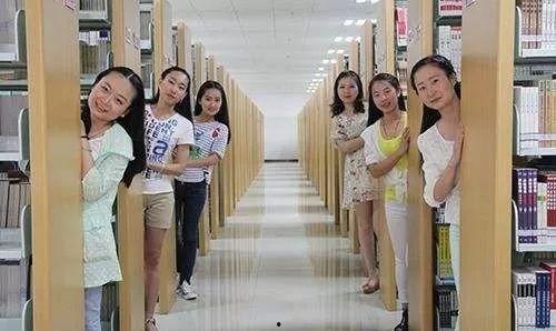 娱乐吃瓜酱大学生上课